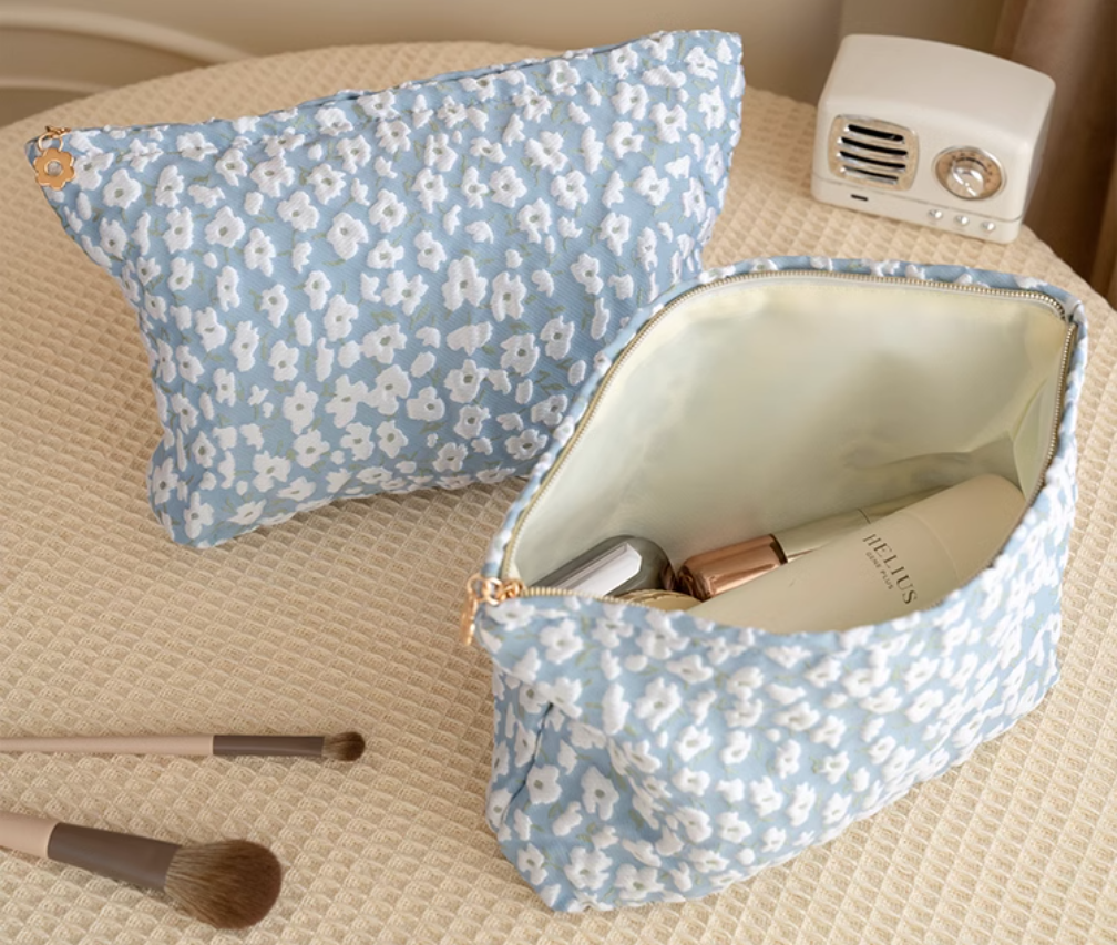 Canvas Makeup Bag with Floral Pattern, Large Capacity Cosmetic Pouch, Portable & Durable, with Unscented Material for Lipsticks and Accessories