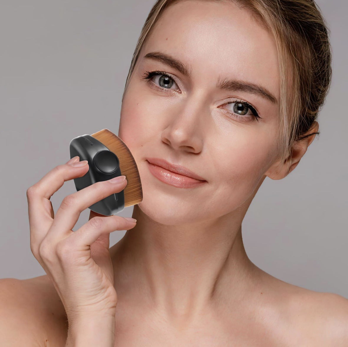 Professional liquid foundation brush, traceless foundation brush, creates a nude makeup effect that is light and does not leave traces, fixed makeup brush combination, meets daily needs