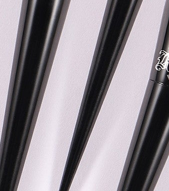 Elegant Lady Makeup Brush with Soft Fibre Bristles and Black Handle, Hypoallergenic, Suitable for Normal Skin - 7.83in x 1.3in x 0.91in, Foundation Brush